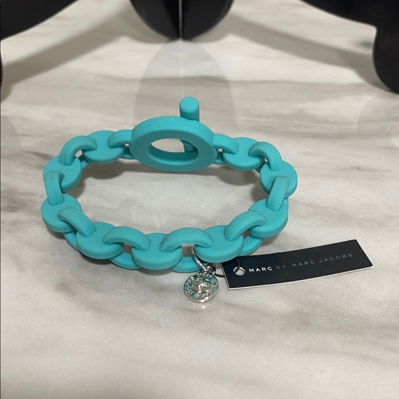Marc by Marc Jacobs Aqua Lagoon Turnlock Silicone Stretch Bracelet - Picture 5 of 9
